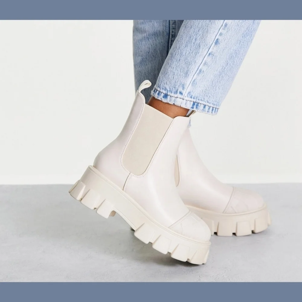 IN The Style X Jac Jossa Chunky Boot In Cream Size: 7 (Shoe says 5 but fits 7!)
